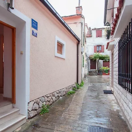 Karlo アパート *